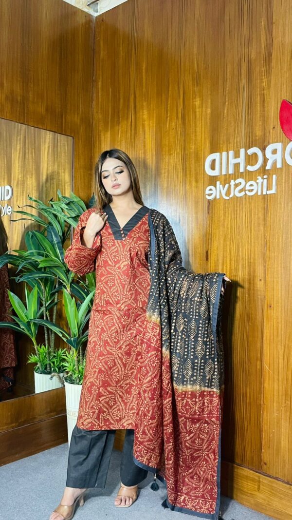 Mom Batik Cotton Kameez with Mombatik Dupatta With Tarsel - Image 4
